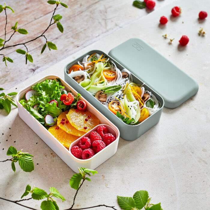 MonBento Lunchbox Natural Green, in Action